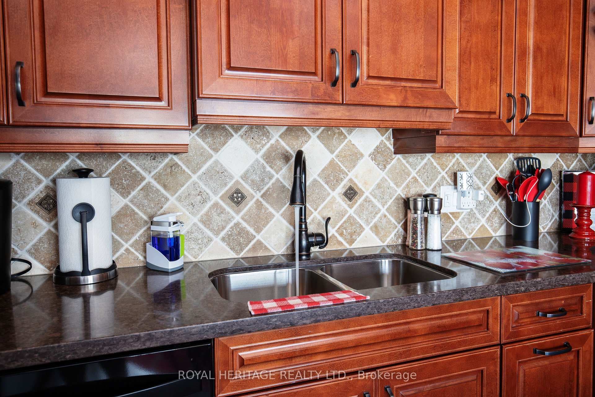 9 Pleasantview Crescent photo 6