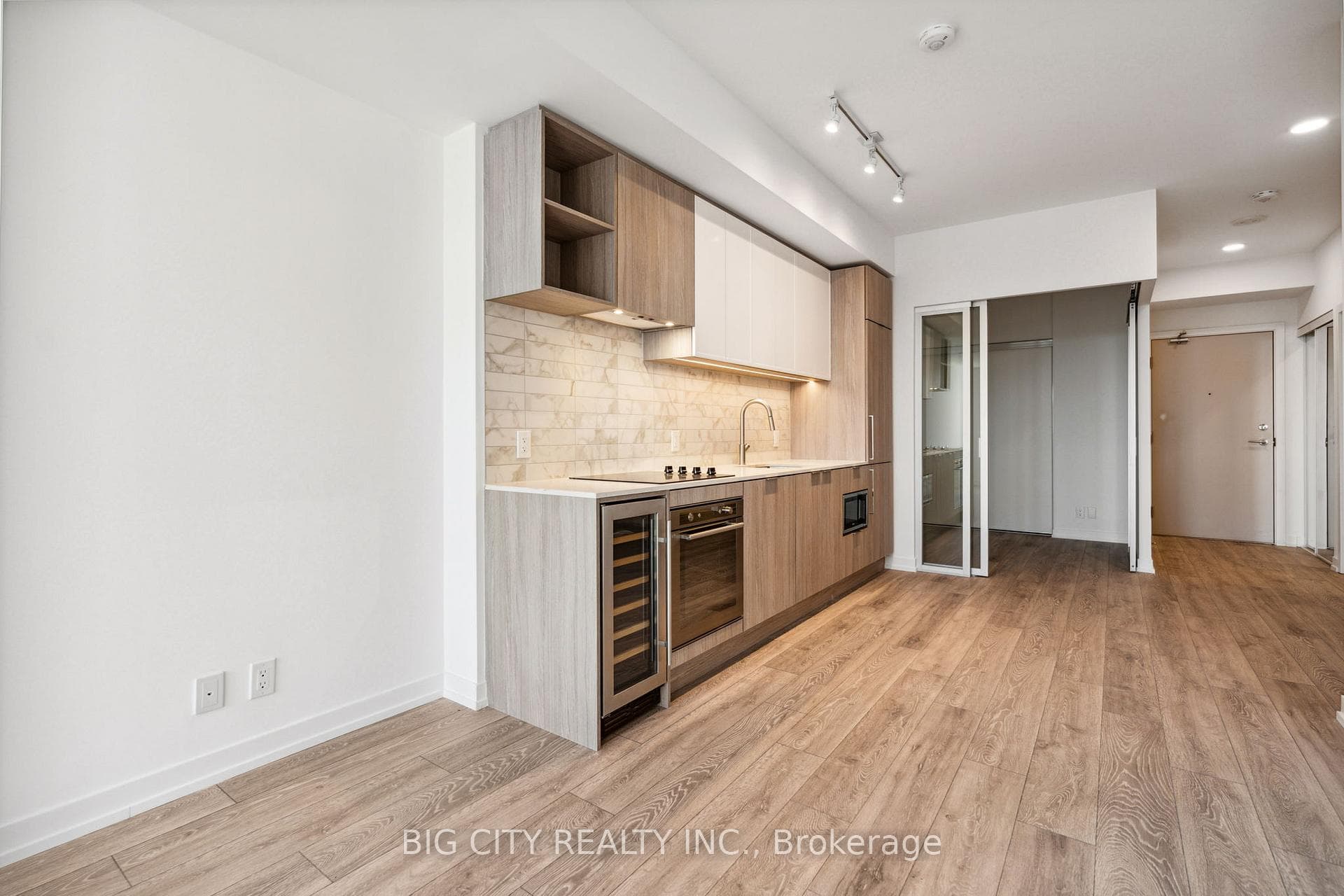 2020 Bathurst Street Unit 1202 photo 8