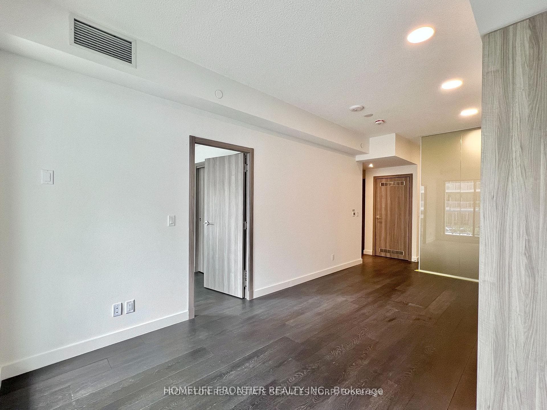 27 Mcmahon Drive Unit 202 photo 12