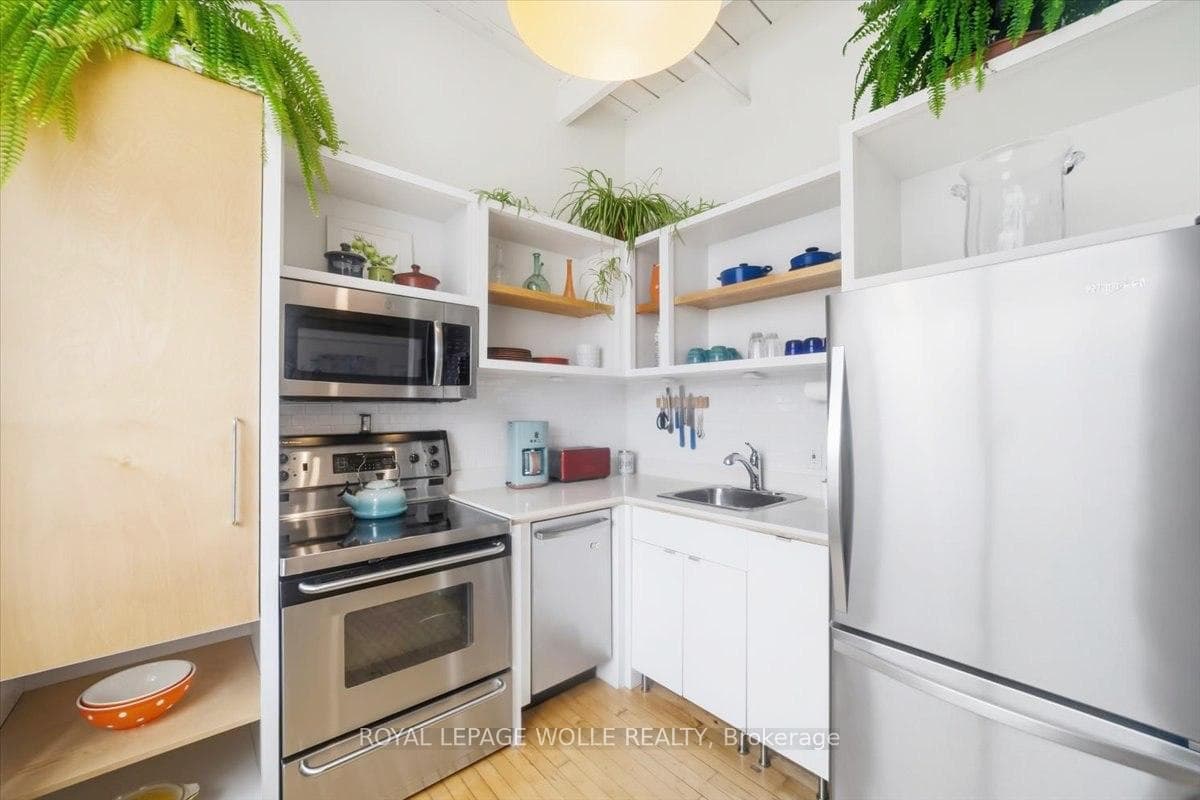 326 Carlaw Avenue Unit 211 photo 16