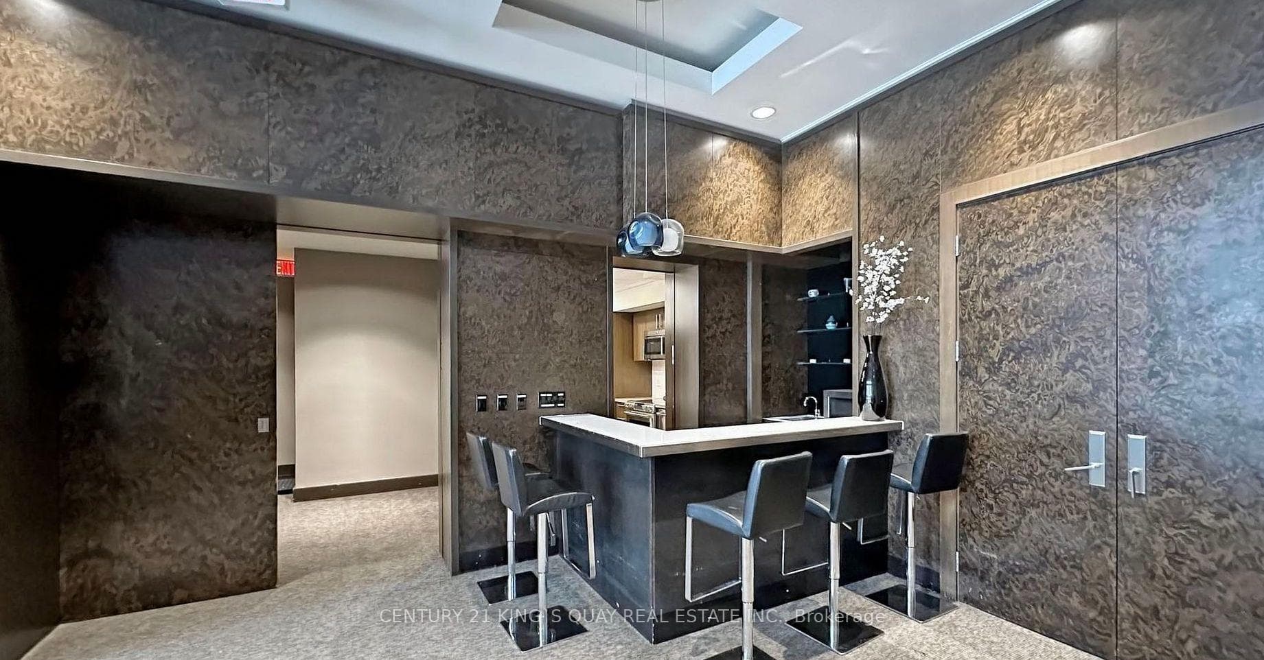 386 Yonge Street Unit 5610 photo 25