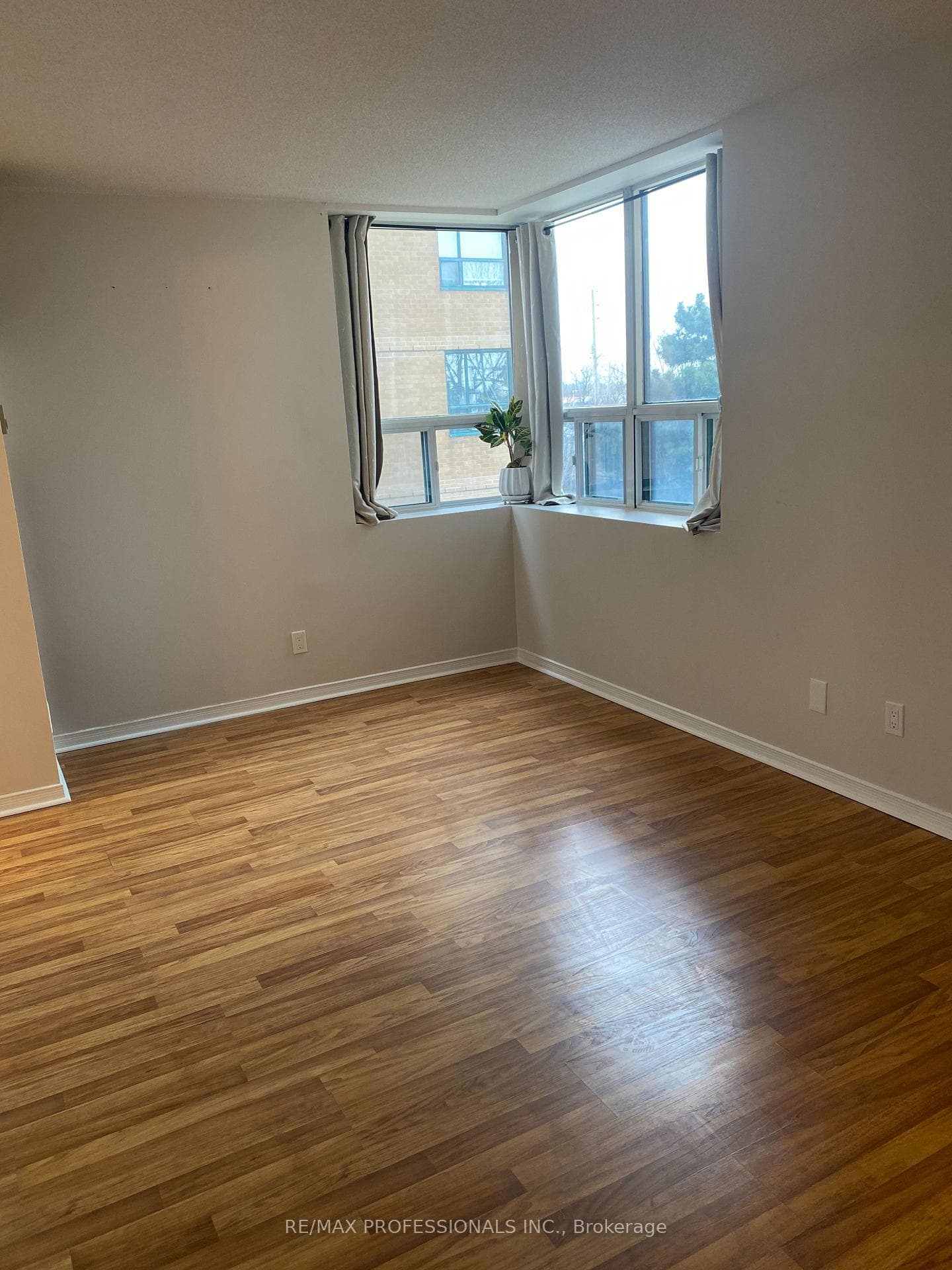 1655 Pickering Parkway Unit 215 photo 19