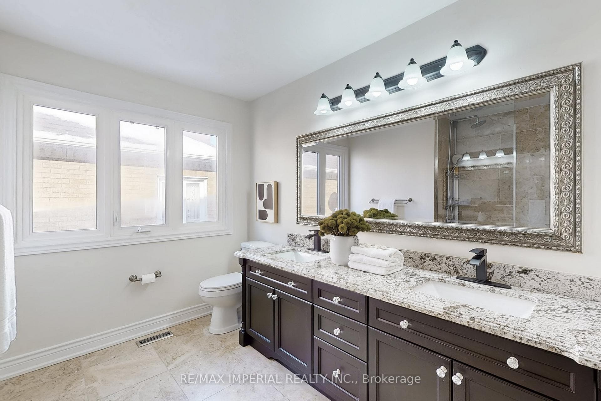 66 Hillhurst Drive photo 38