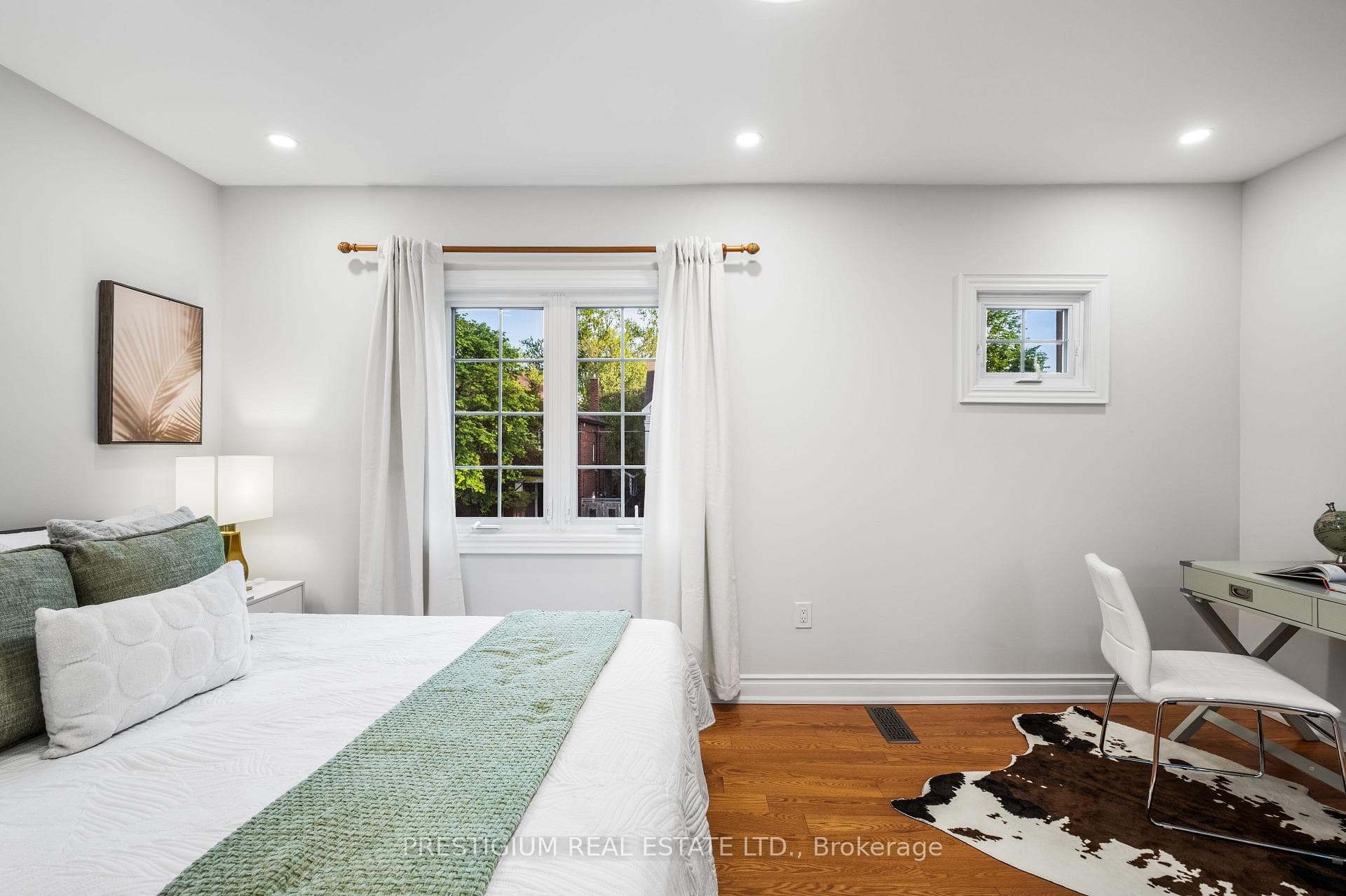 556 Davisville Avenue photo 22