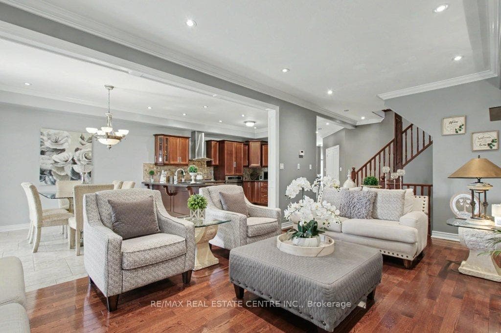 284 Normanhurst Avenue photo 21