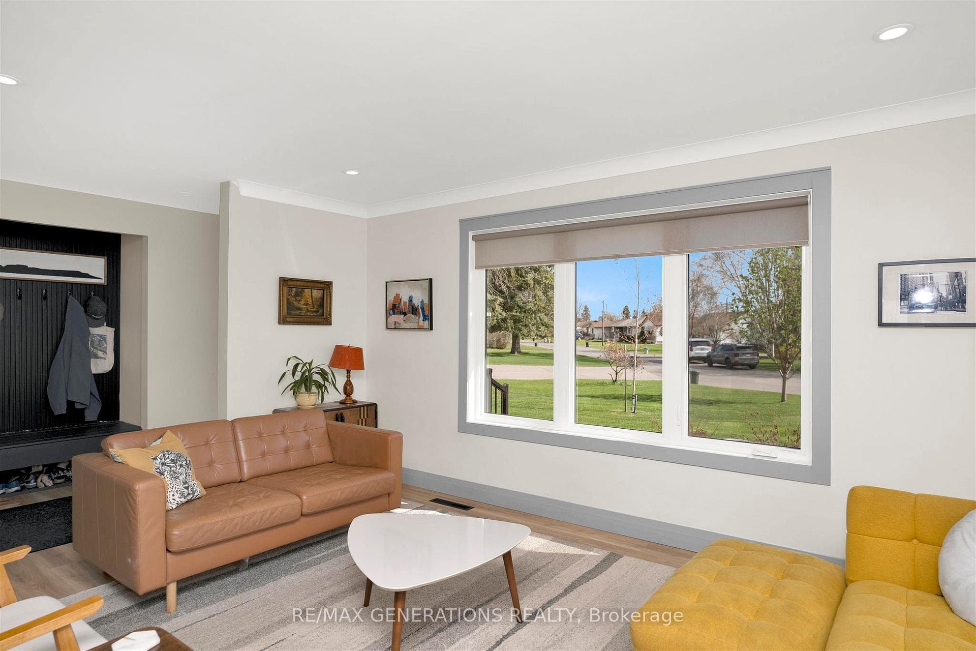 636 Thistle Crescent photo 4