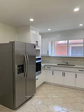 351 Queen Victoria Drive photo 4