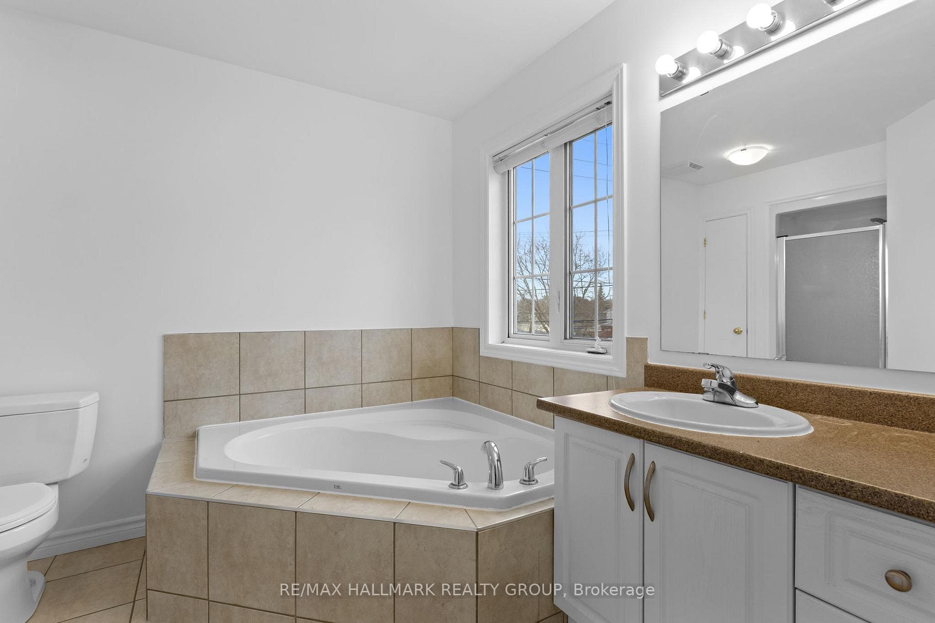 290 Maple Street photo 21