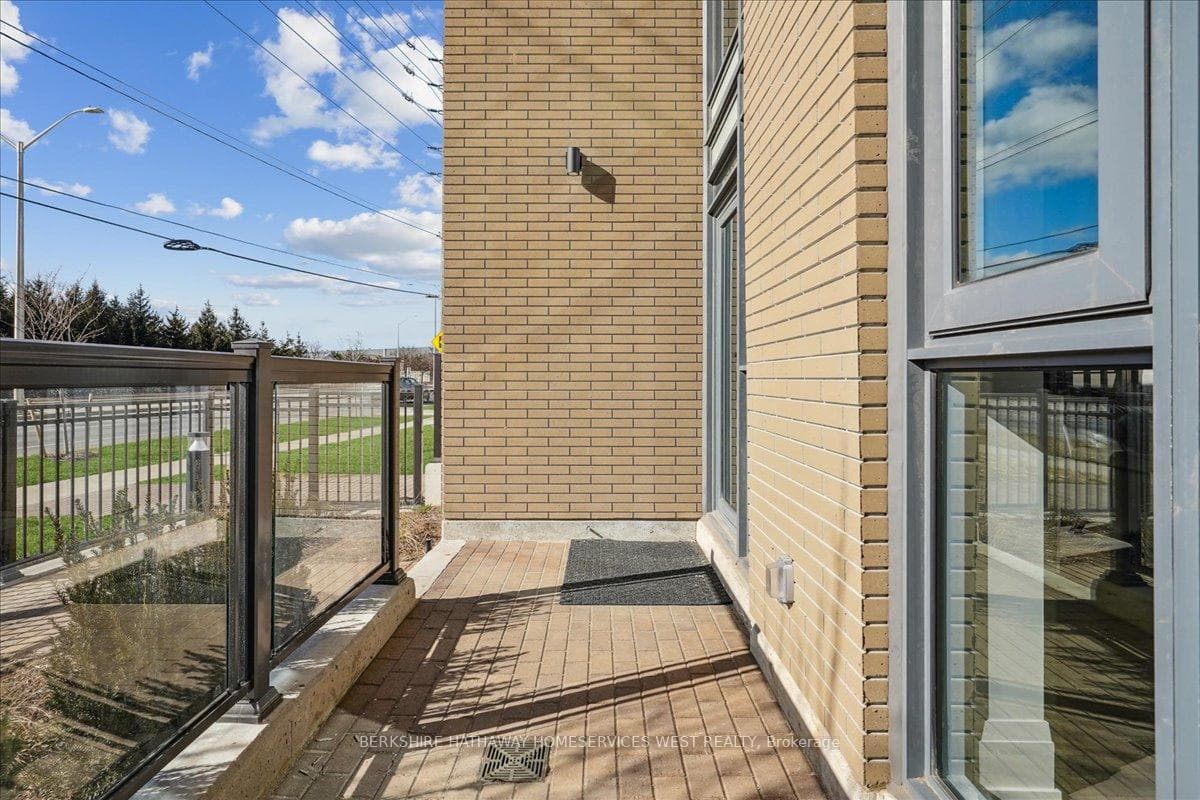 509 DUNDAS Street Unit 103 photo 24