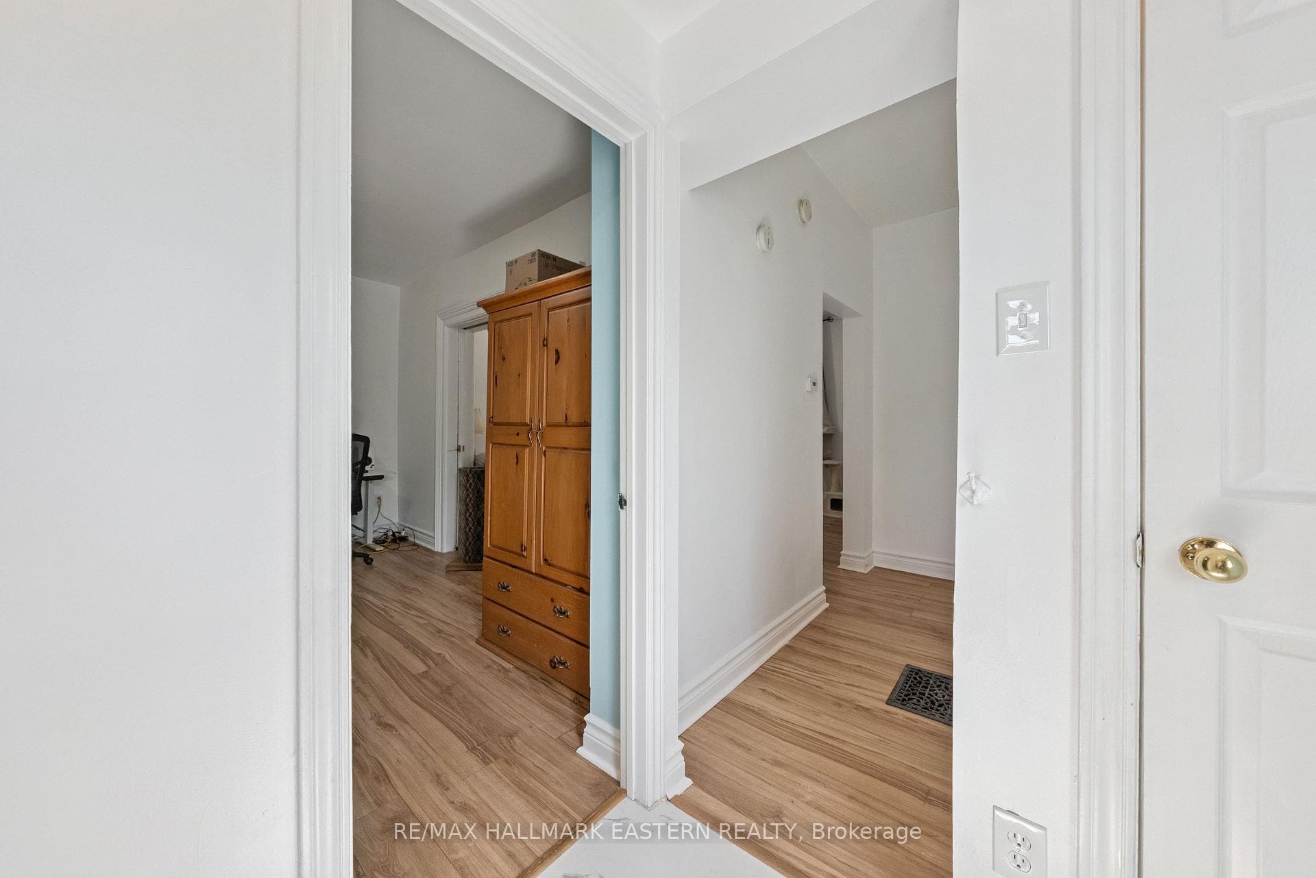 213 Brock Street photo 8