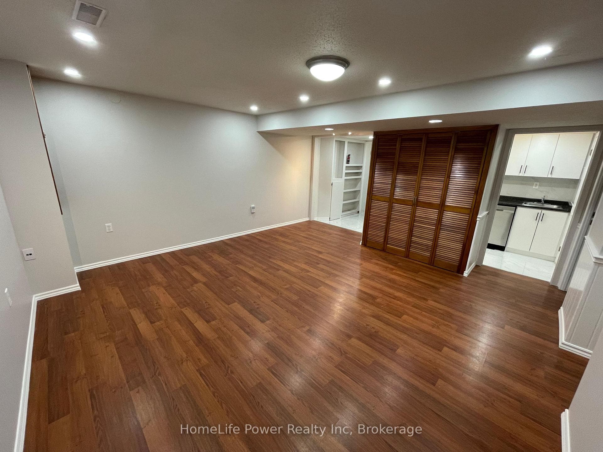 573 Glen Manor Boulevard Unit B photo 4