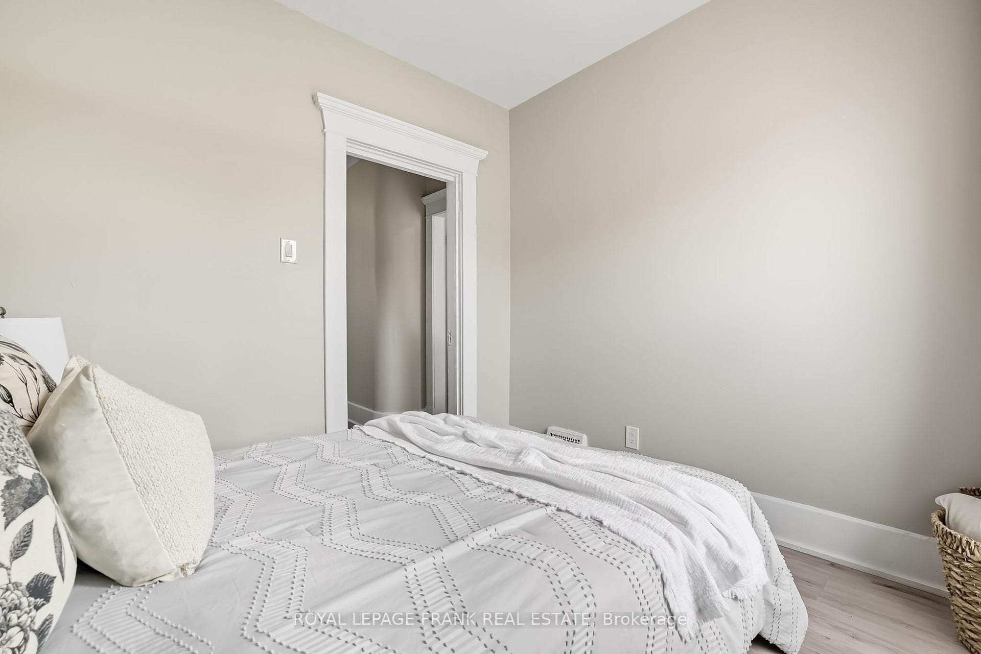 798 GEORGE Street photo 31
