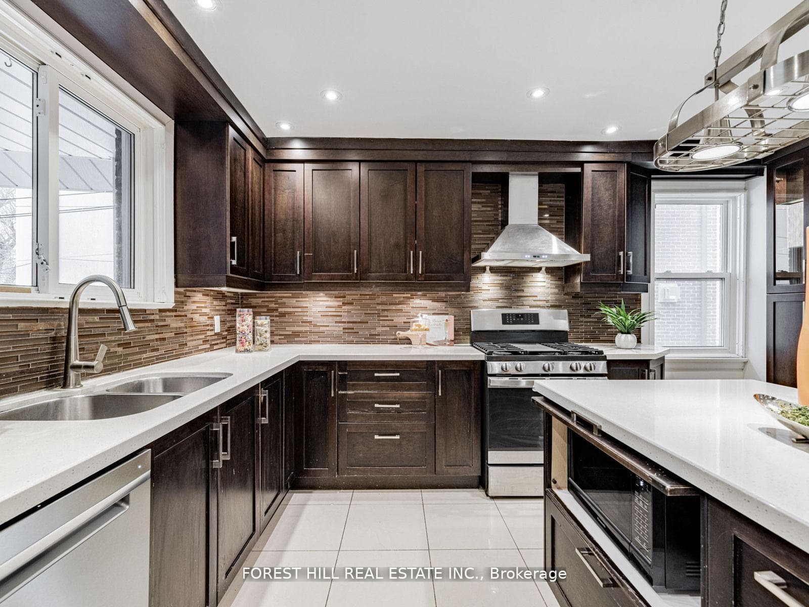 381 Hollywood Avenue photo 17