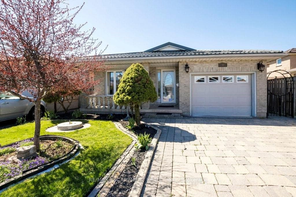 37 Skyview Drive photo 1