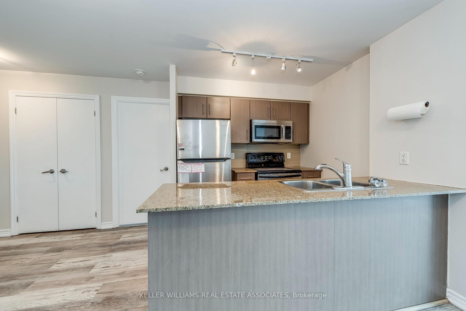 12 Yonge Street Unit 904 photo 9