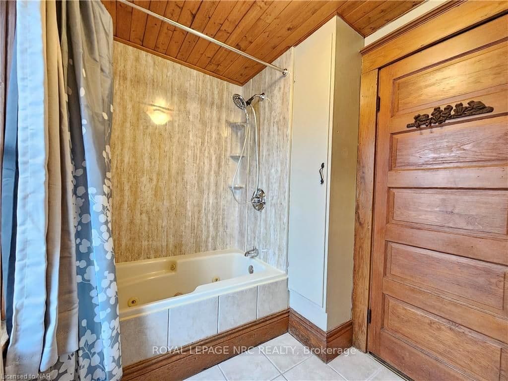 Second Floor full Bath with jetted tub.