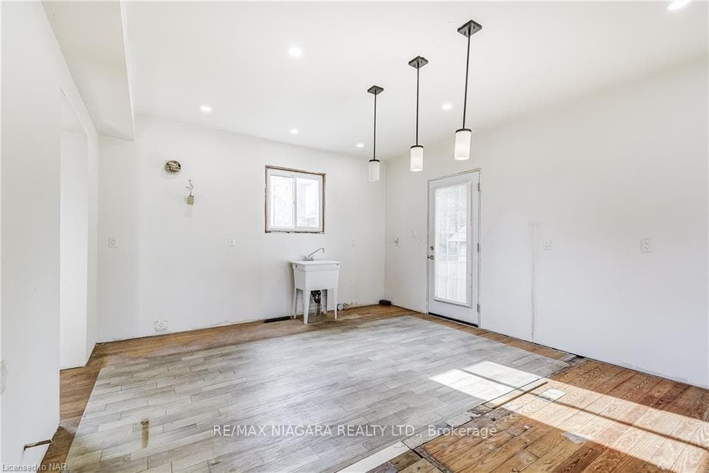 261 Ash Street photo 15