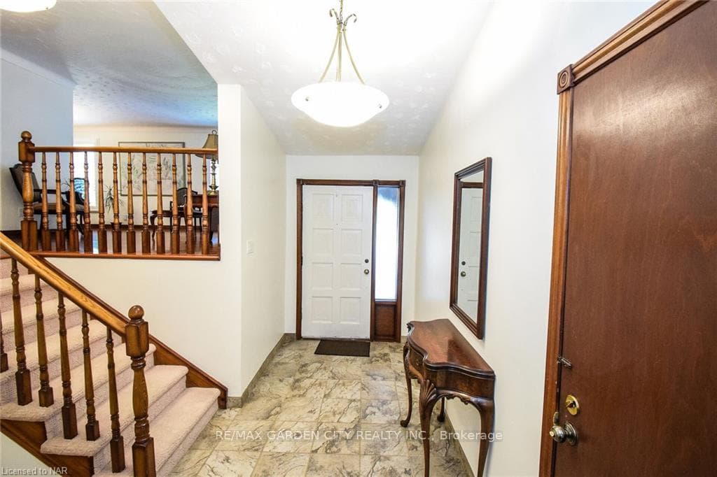 239 Leaside Drive photo 5