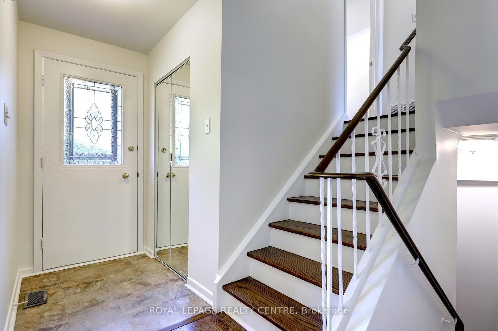 1621 Hobbs Crescent photo 8
