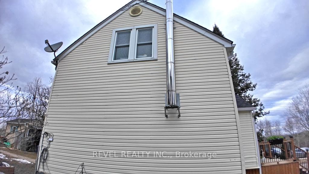 106 Devonshire Avenue photo 5