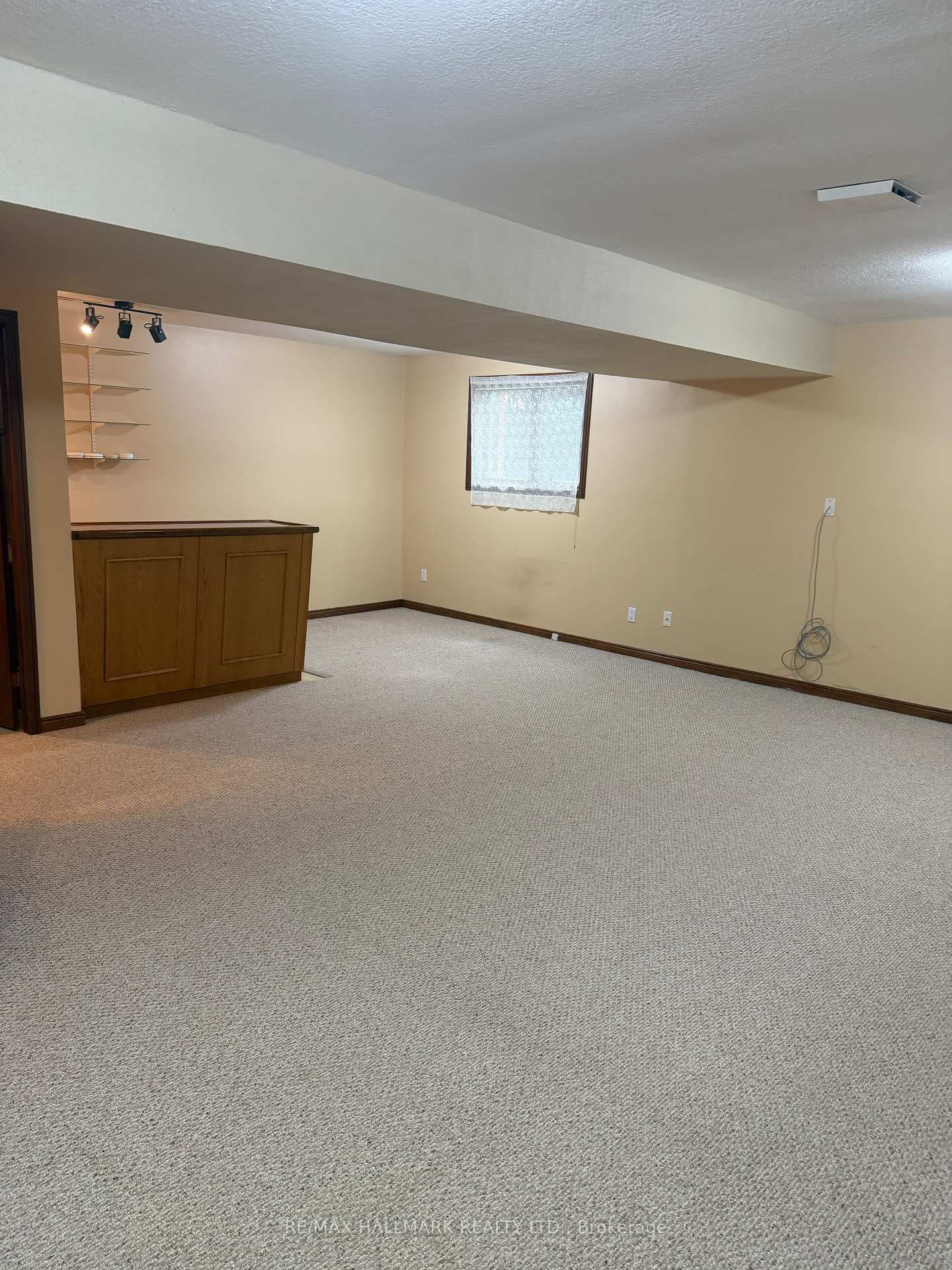 75 GOLFVIEW Crescent photo 16