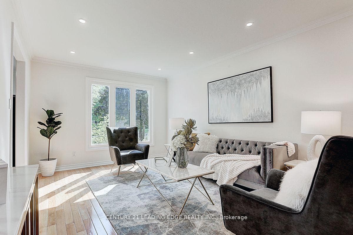 8 Ashdown Crescent photo 8