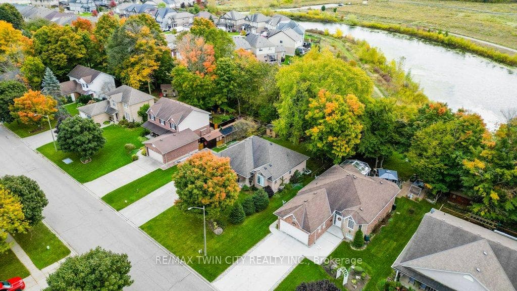 208 Eby Crescent photo 35