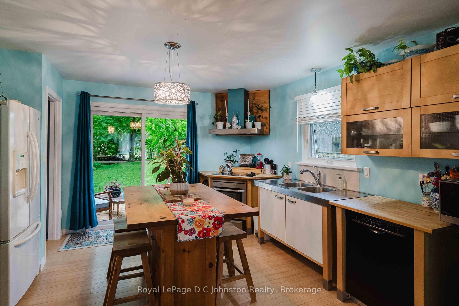 255 Rowe Street photo 7