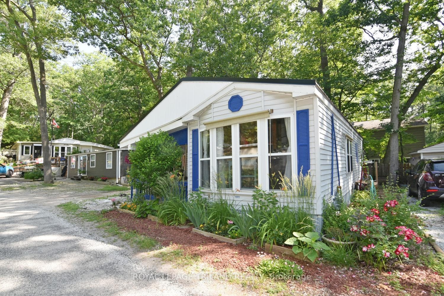9910 Northville Crescent Unit B11 photo 1