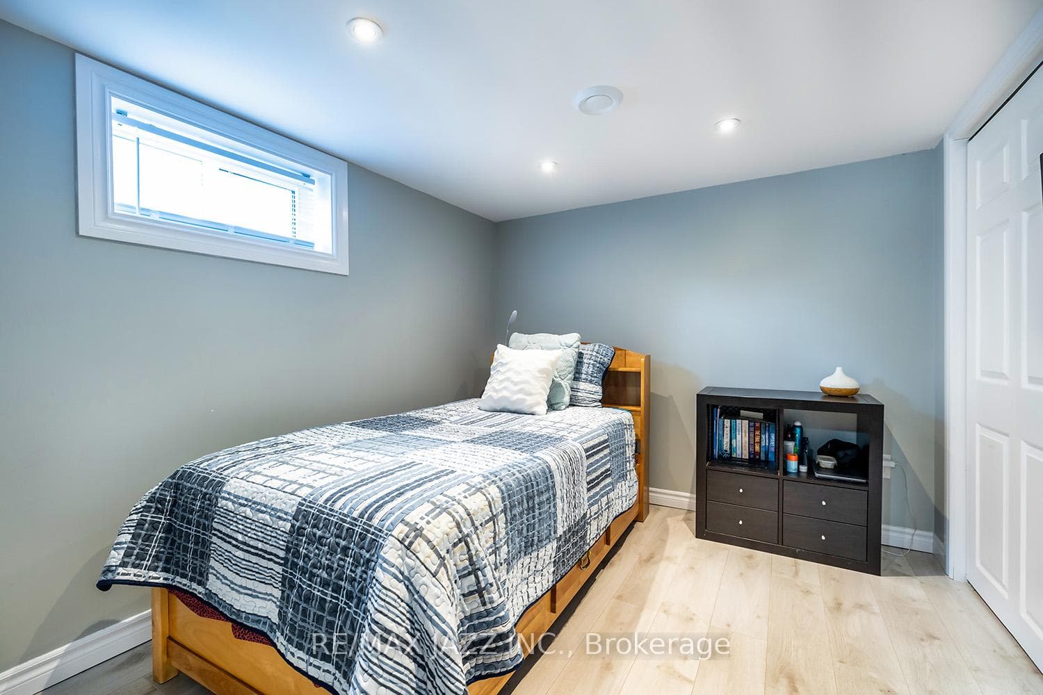 311 Currie Avenue photo 24