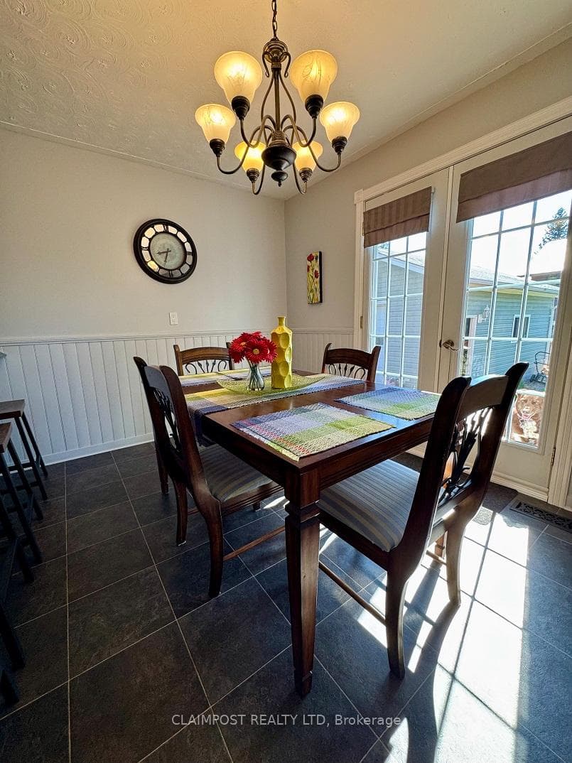 141 Rose Marie Crescent photo 8