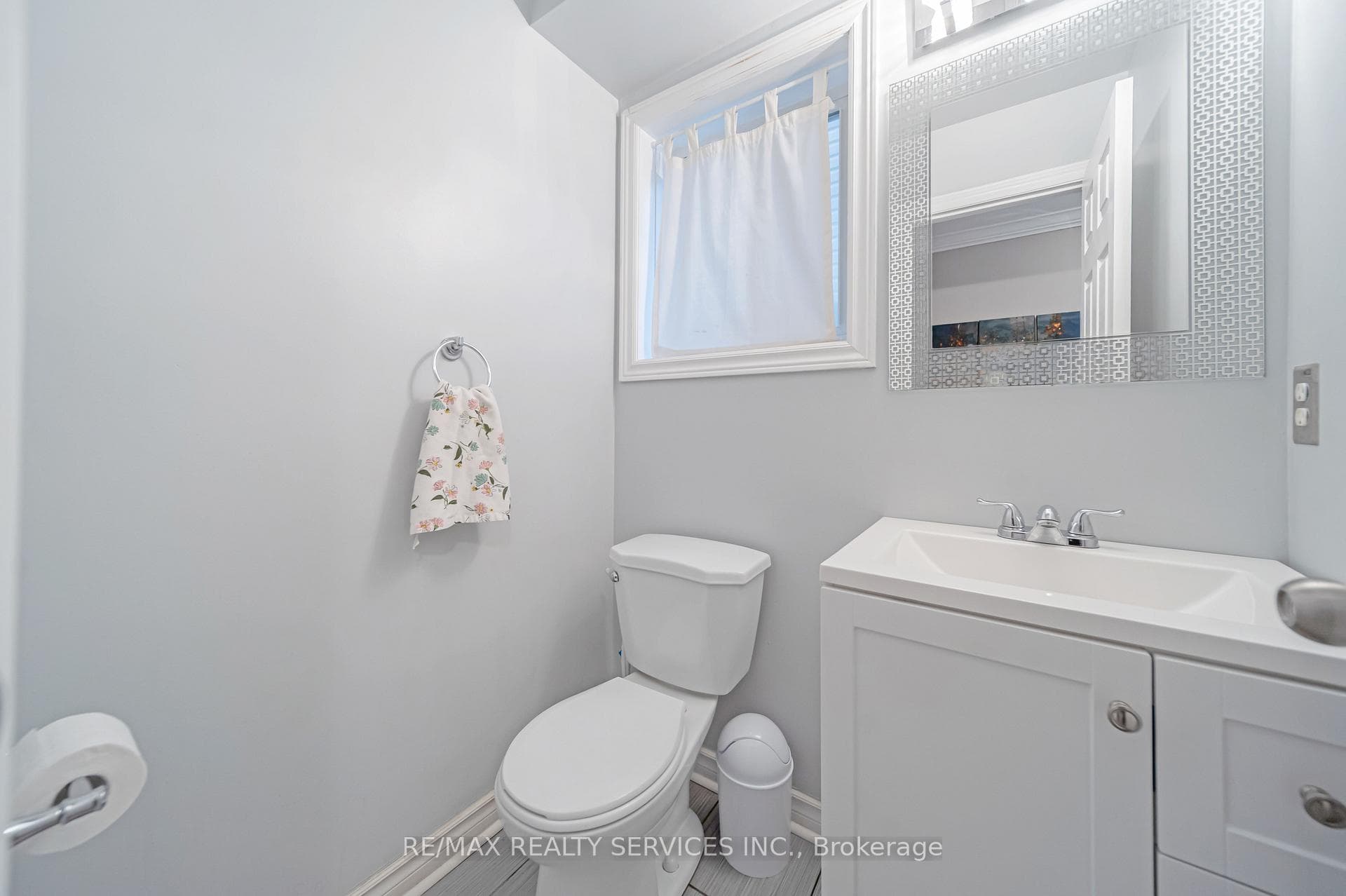23 Earl Grey Crescent photo 7