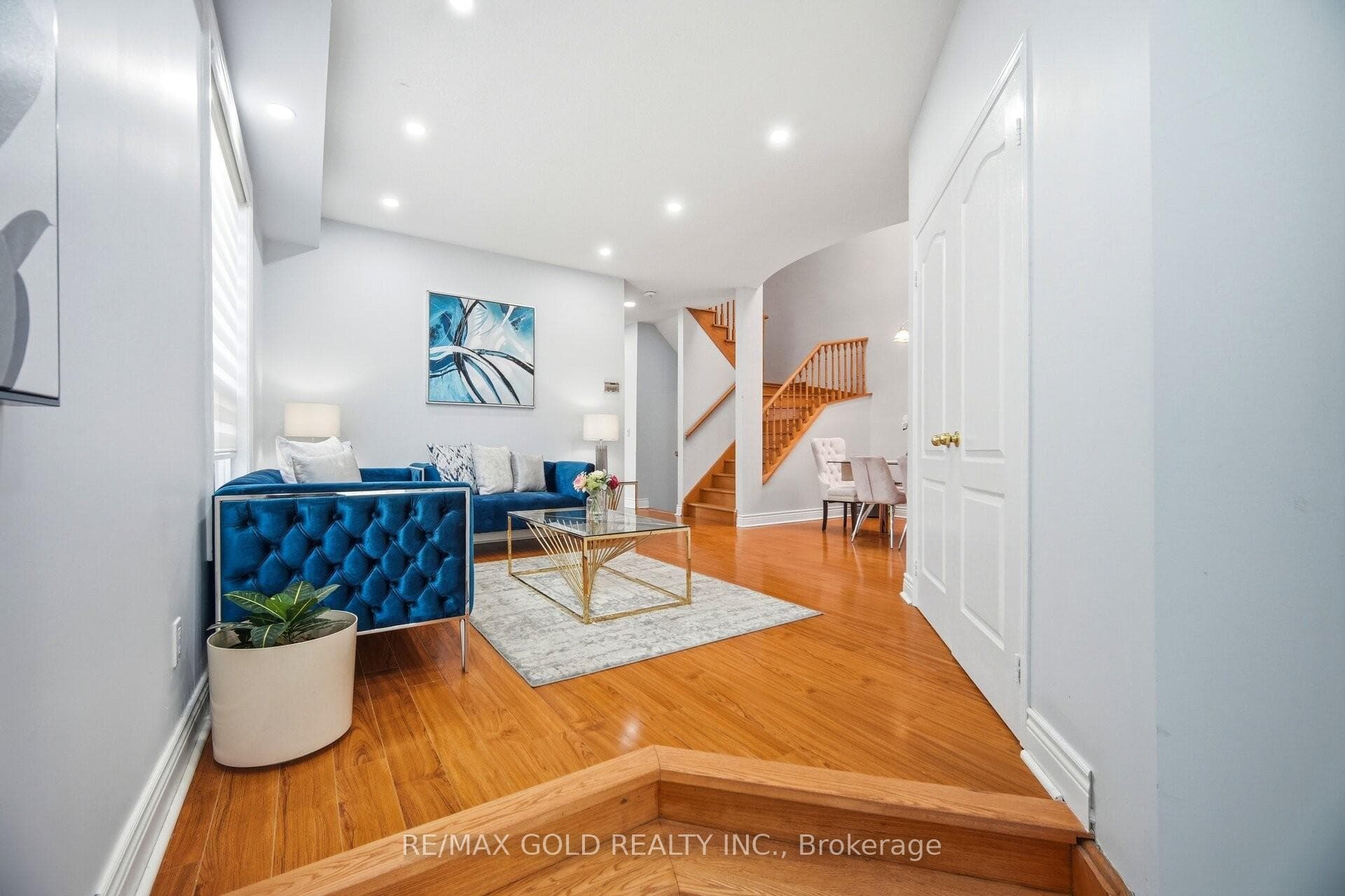 10 Inwood Place photo 3
