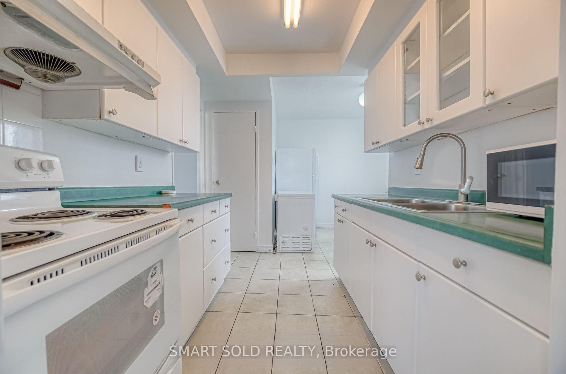 10 Stonehill Court Unit 1009 photo 14
