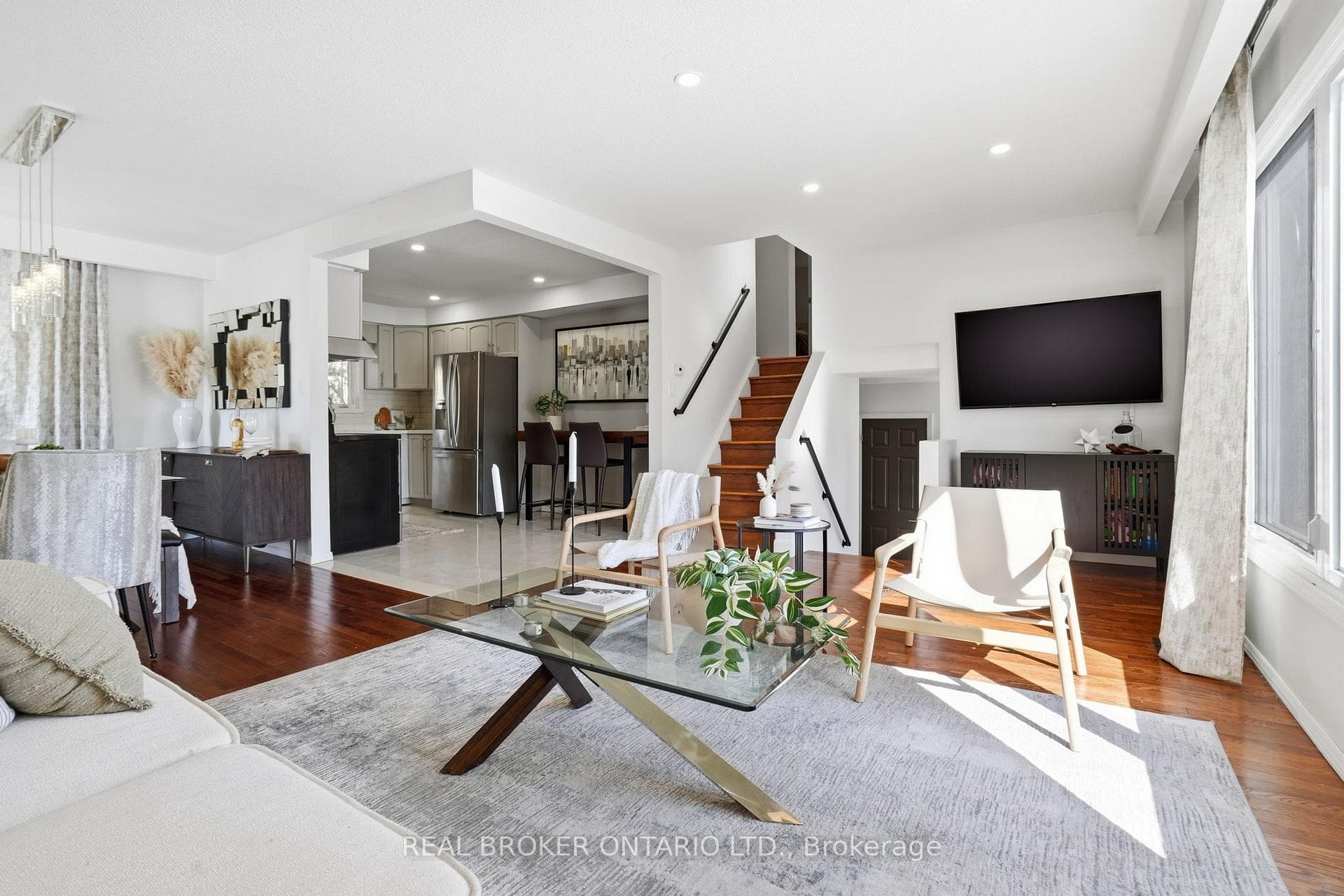 14 Basin Crescent photo 10