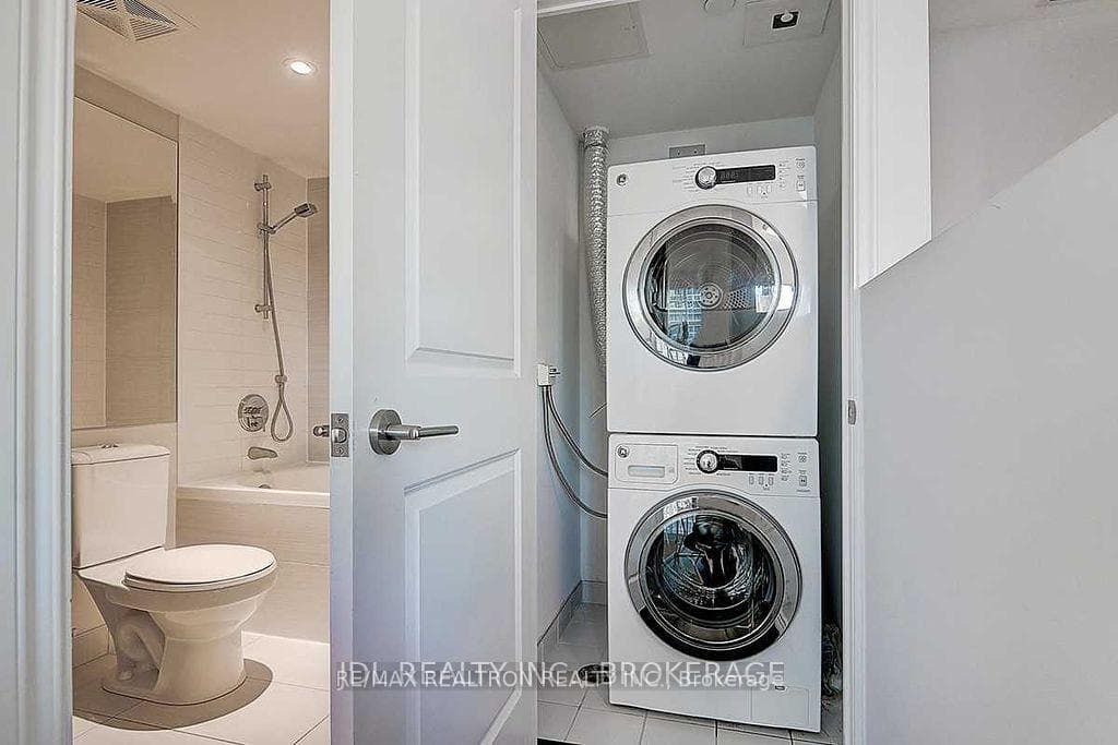 386 Yonge Street Unit 1112 photo 20