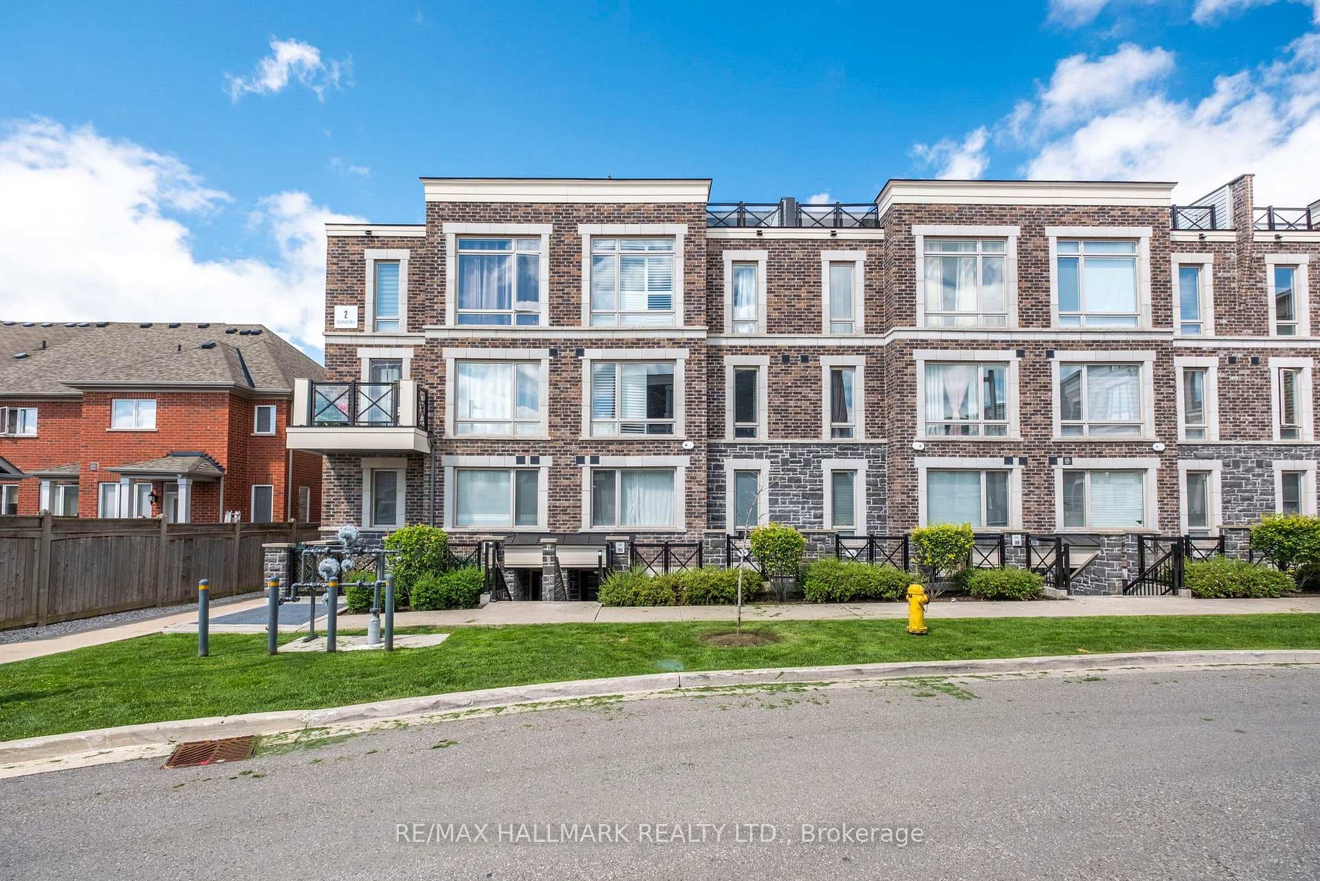 2 Dunsheath Way Unit 105 photo 1