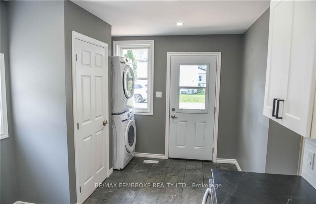 339 CRAIG Street photo 16