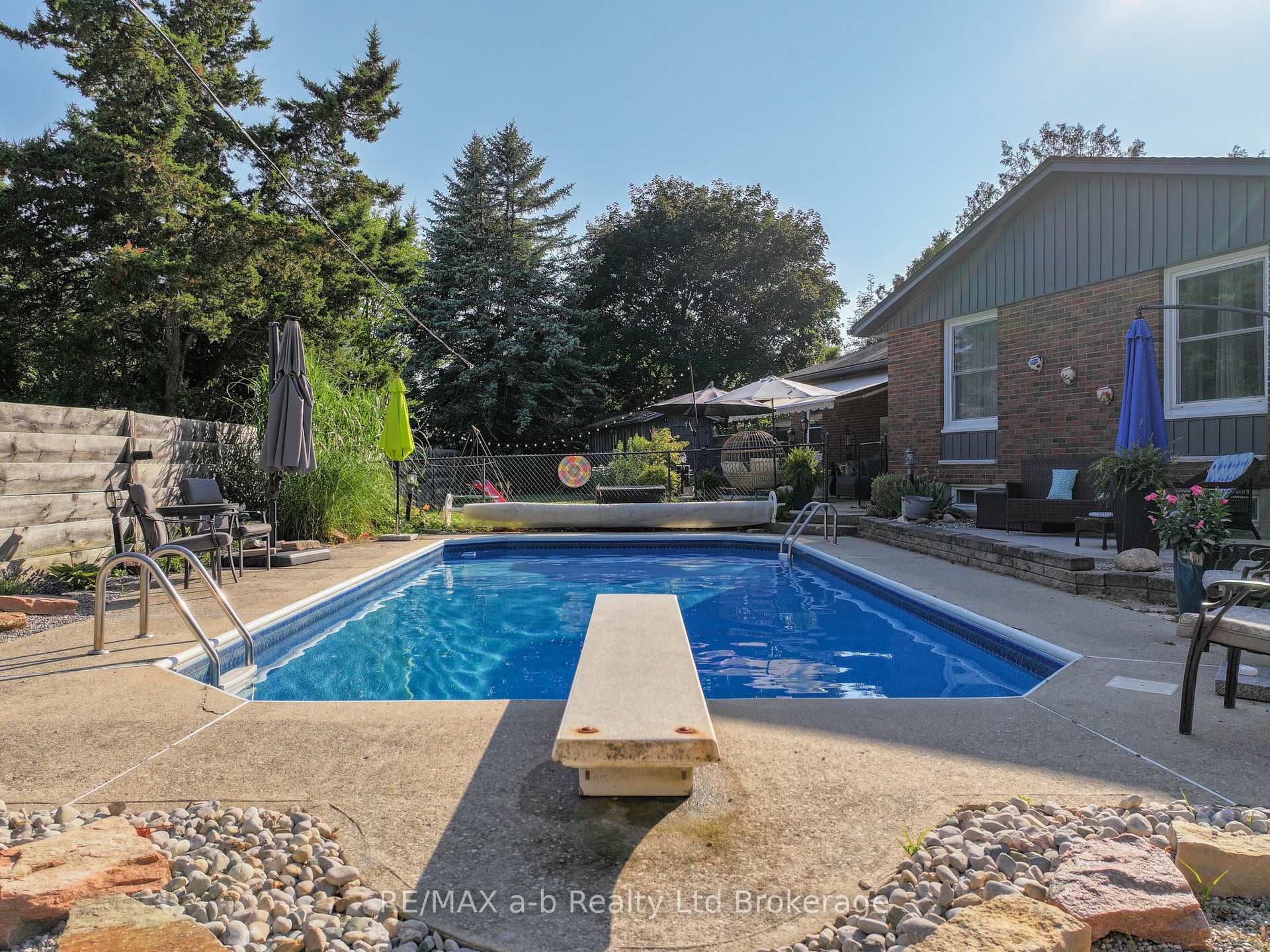 6 Camdon Court photo 38