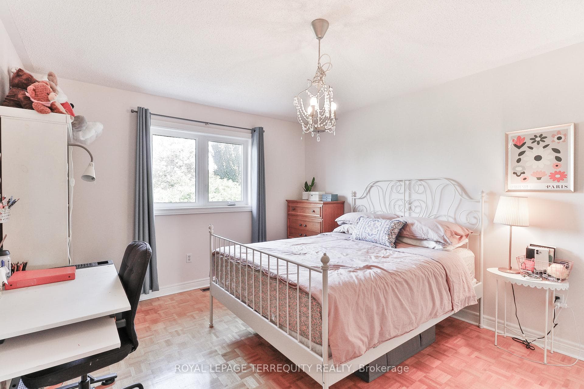 Second Bedroom Overlooks Backyard - Walk In Closet