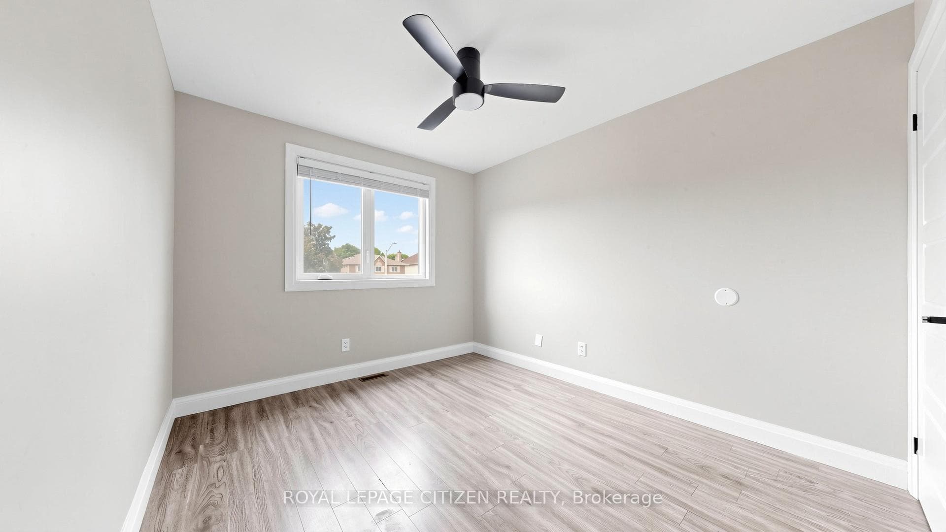 27 Emperor Avenue photo 36