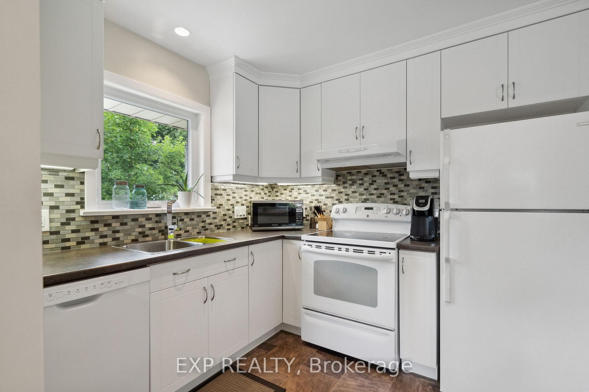 224 Irving Place photo 14