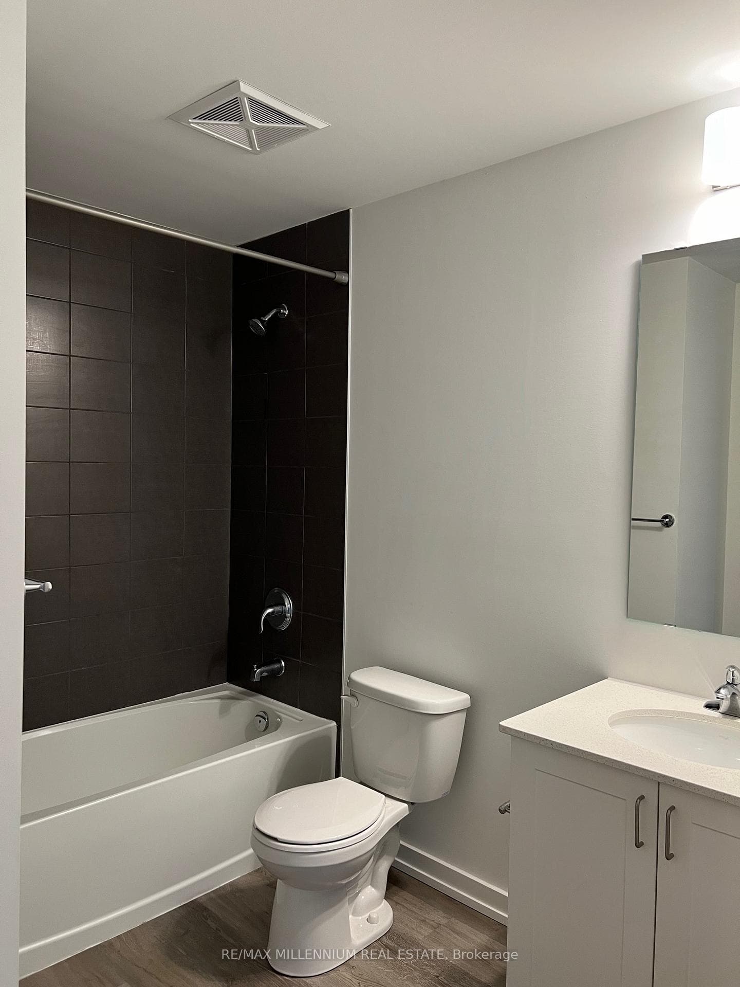 430 Essa Road Unit 414 photo 8