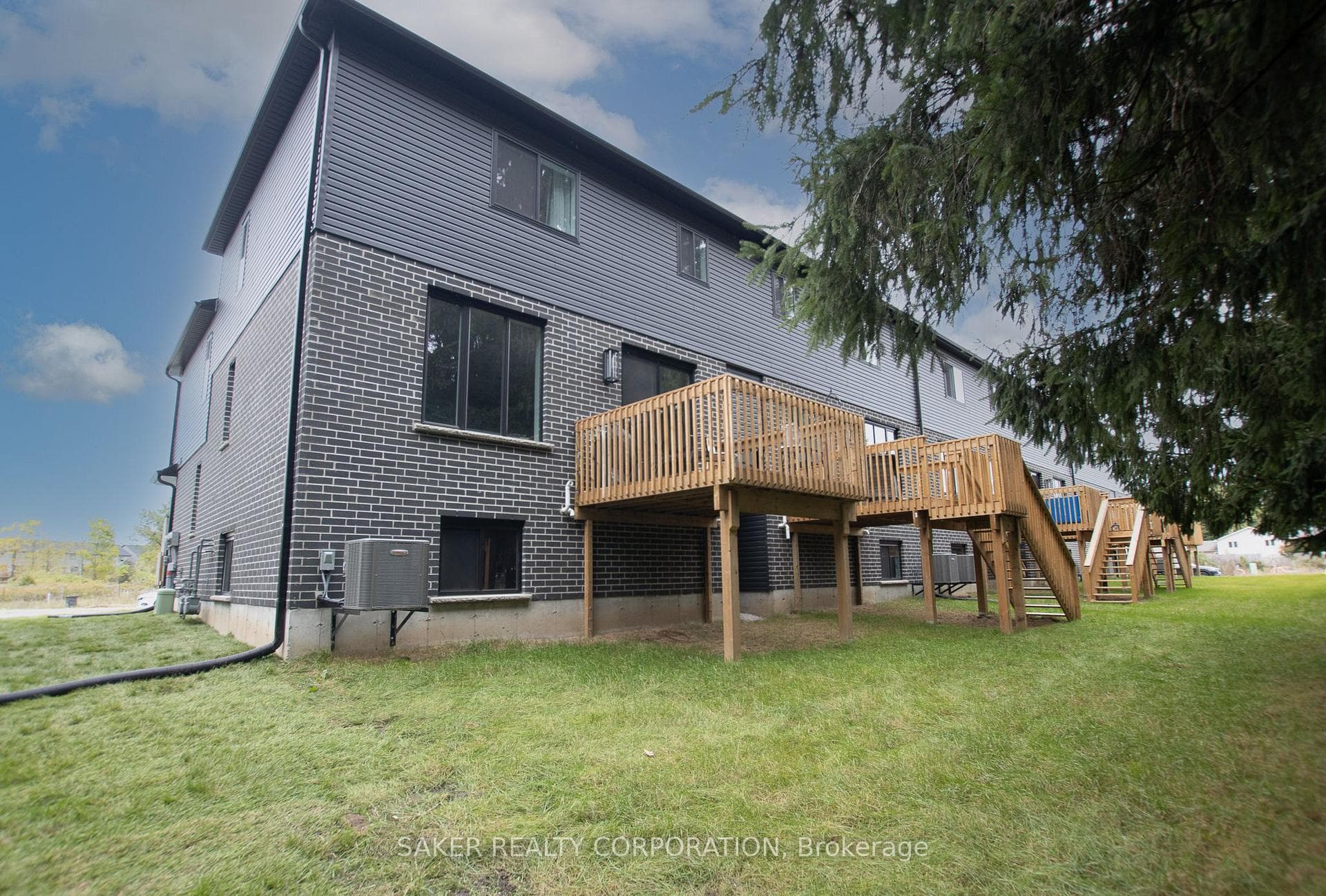 593 REGENT Street photo 2