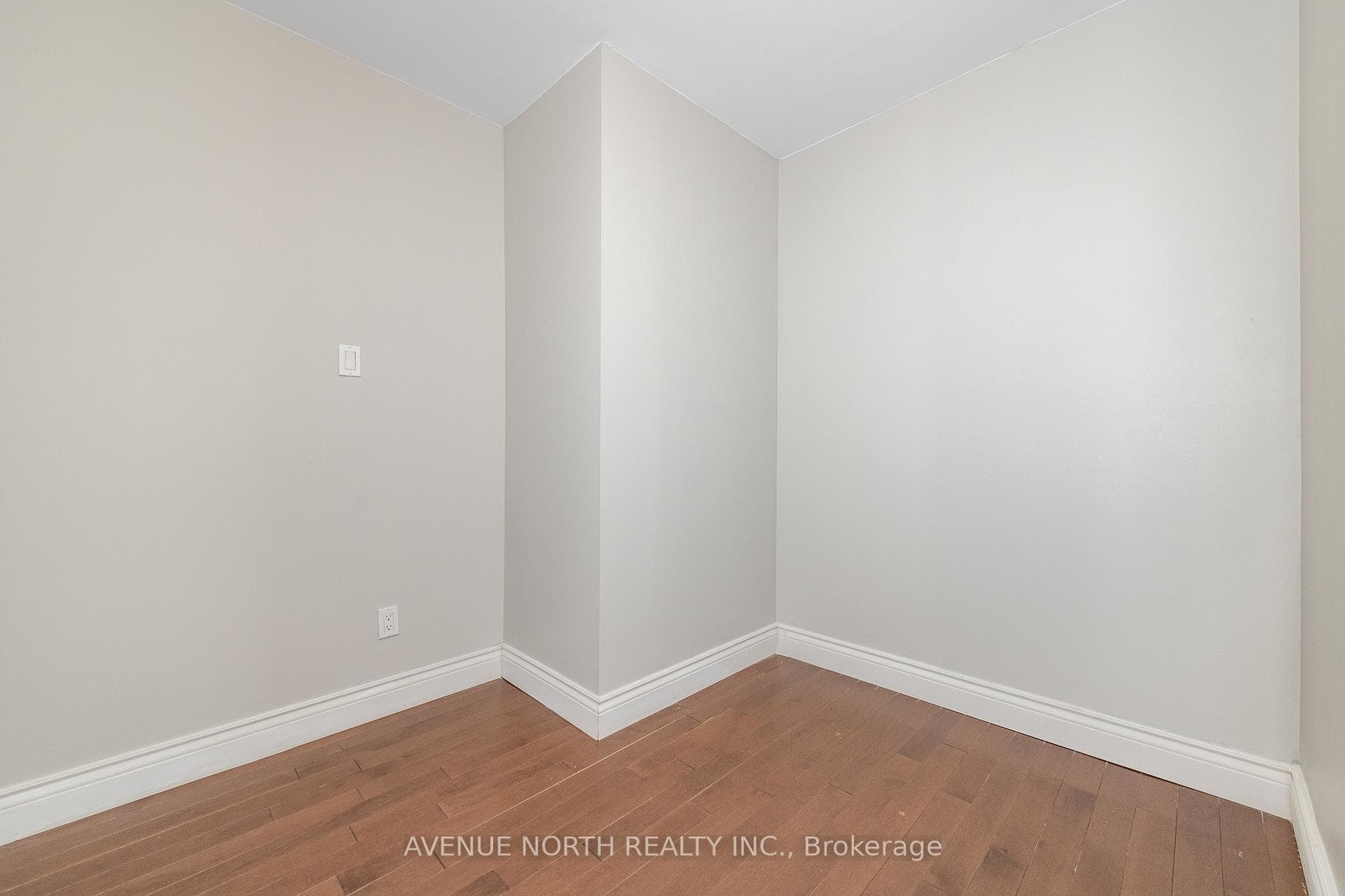 1913 ROSEBELLA Avenue photo 17