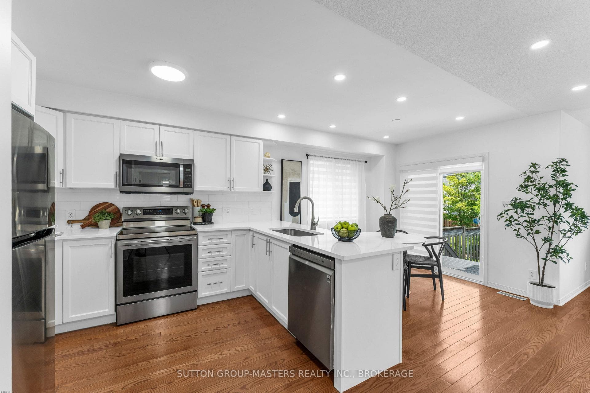 1521 Crimson Crescent photo 9
