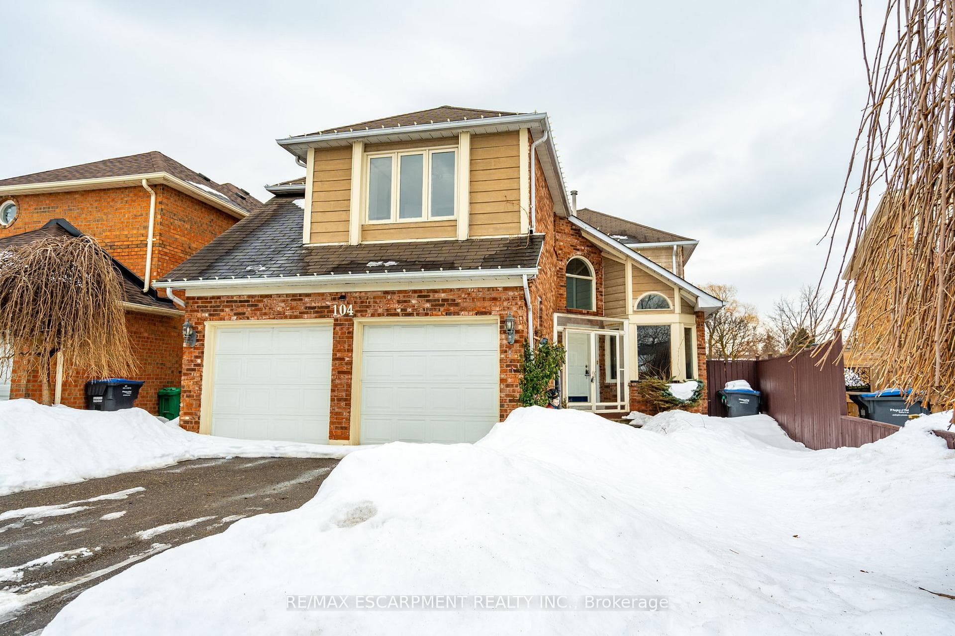104 Lord Simcoe Drive photo 1