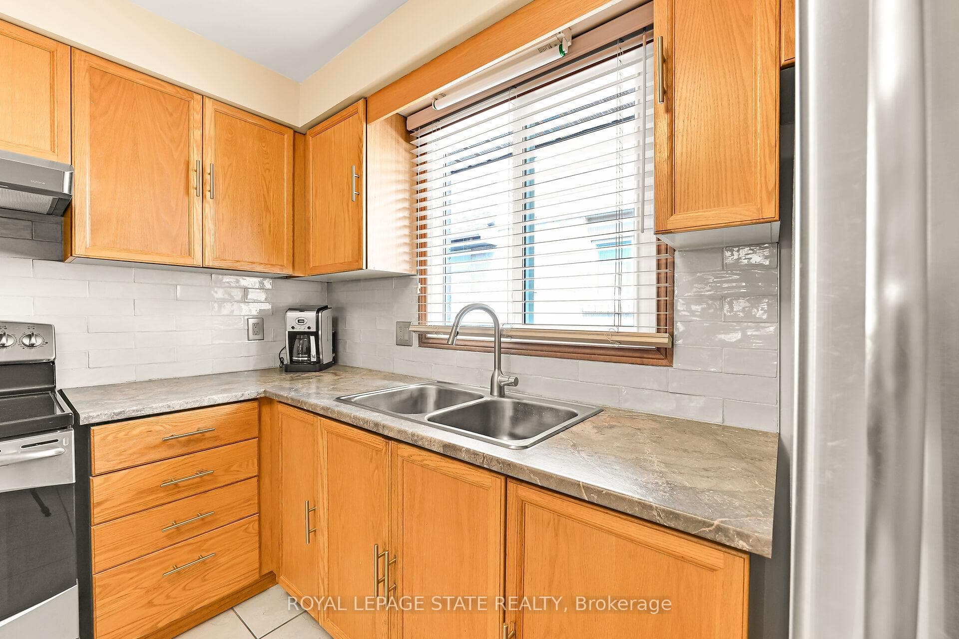 64 Allanbrook Street photo 13