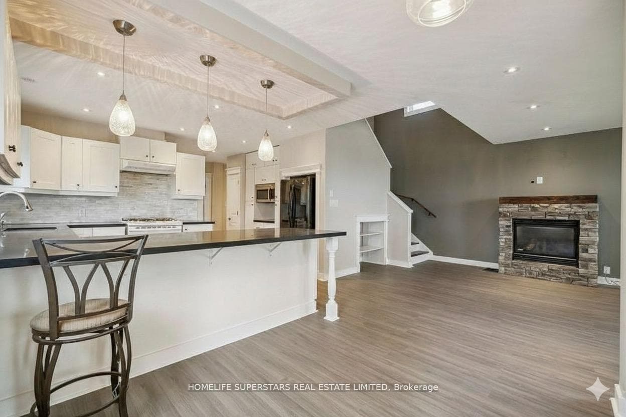 4290 Yonge Street photo 3