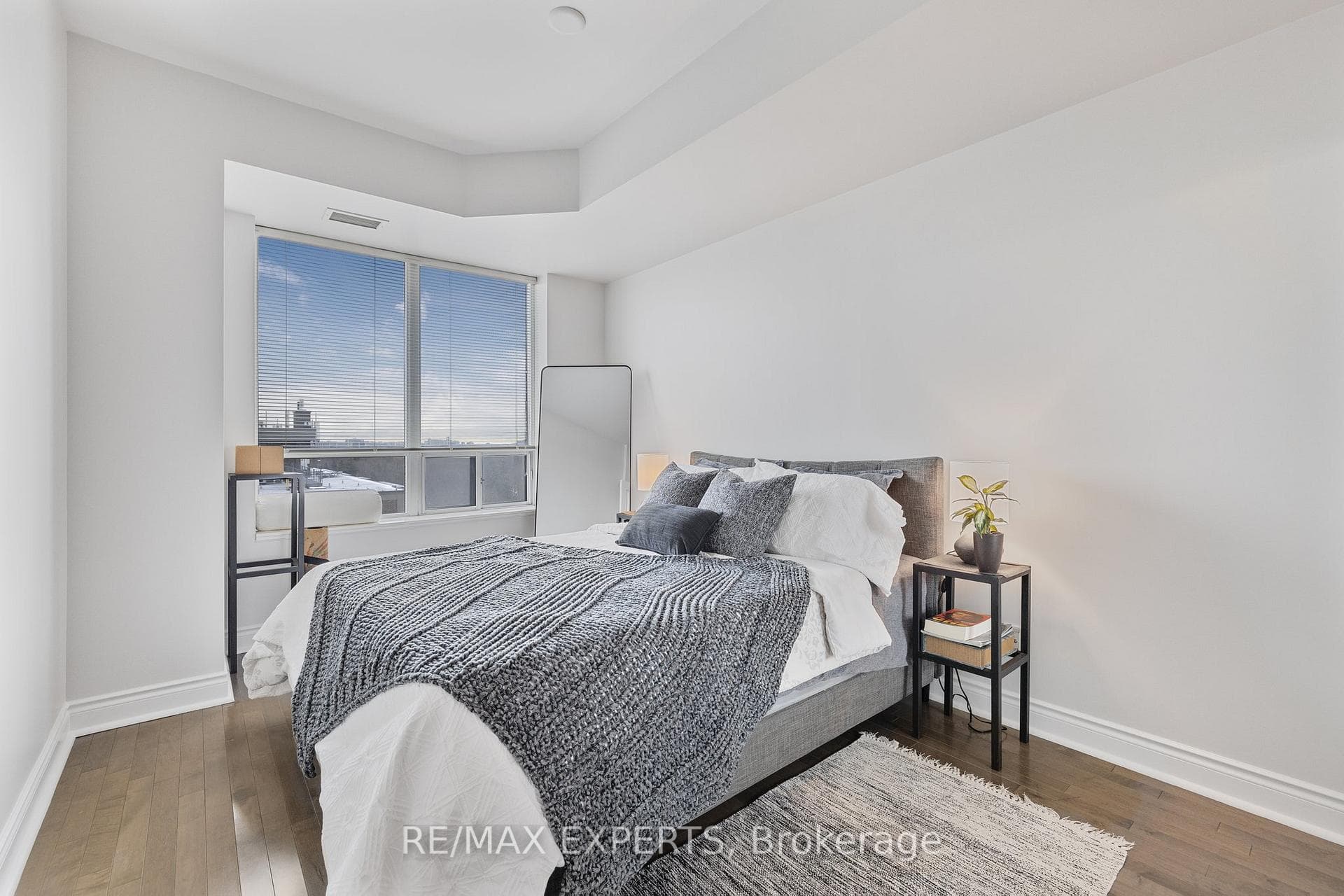 319 Merton Street Unit 1005 photo 11